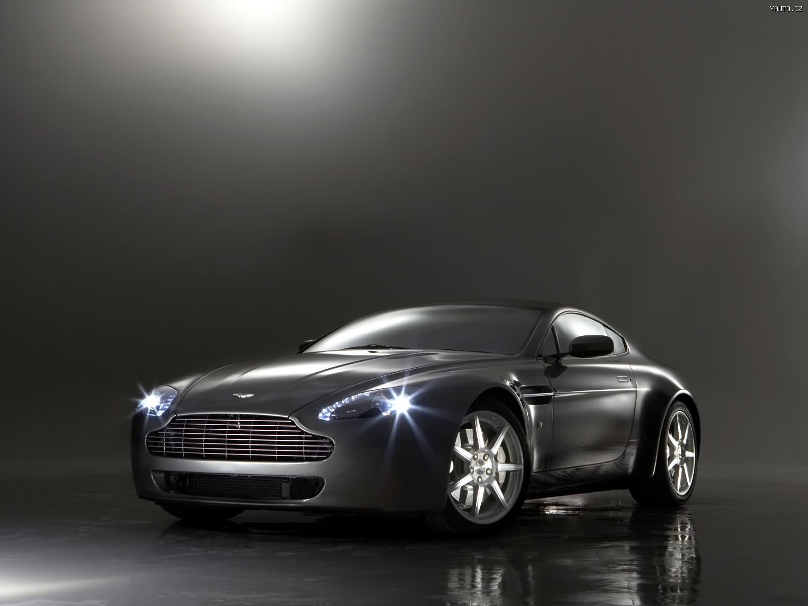 aston_martin_v8_vantage